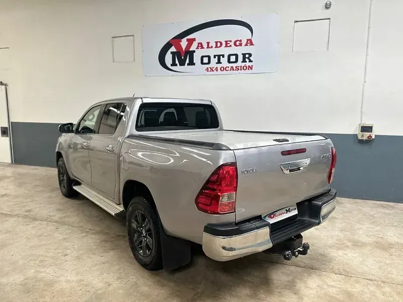 Usado Toyota HiLux 204 CV (150 kW) 2021 Gris / plata Pickup/Camioneta