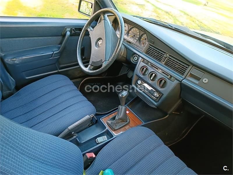 Usado Mercedes 190 126 CV (92 kW) 1988 Azul Berlina