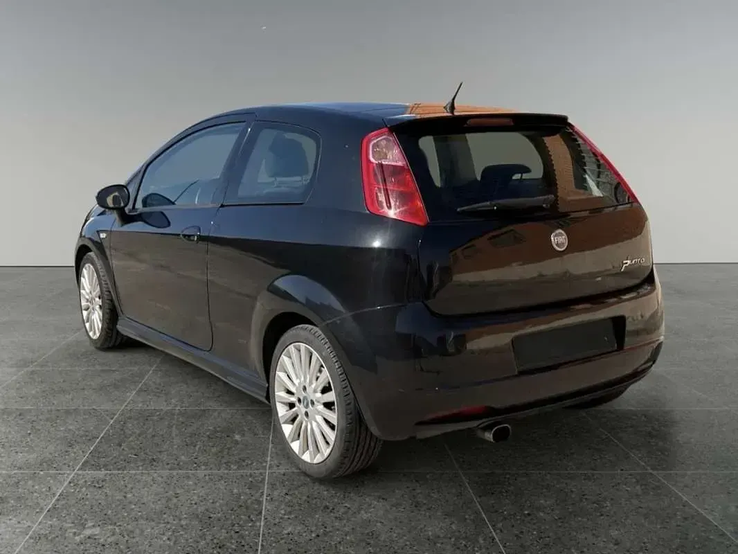 Usado Fiat Punto Classica 60 CV (44 kW) 2007 Negro Utilitario