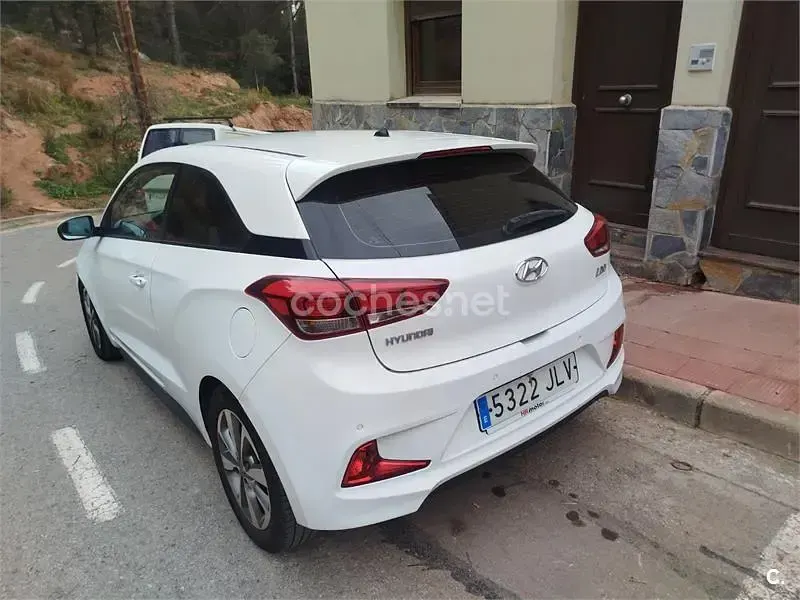 Usado Hyundai i20 84 CV (61 kW) 2016 Blanco Berlina