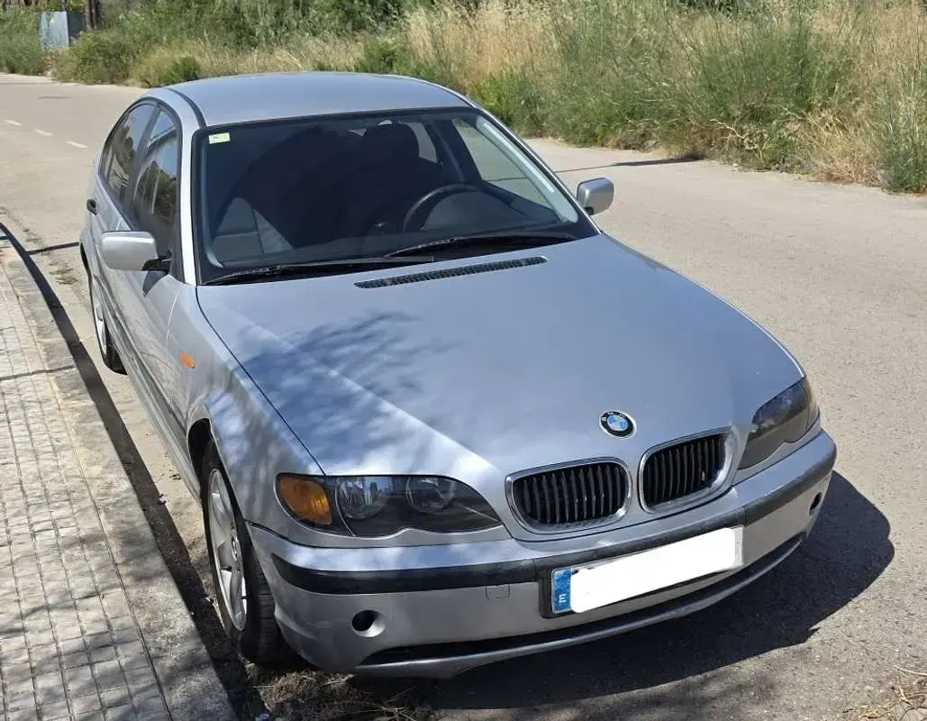 Usado BMW 320 150 CV (110 kW) 2002 Plateado Berlina