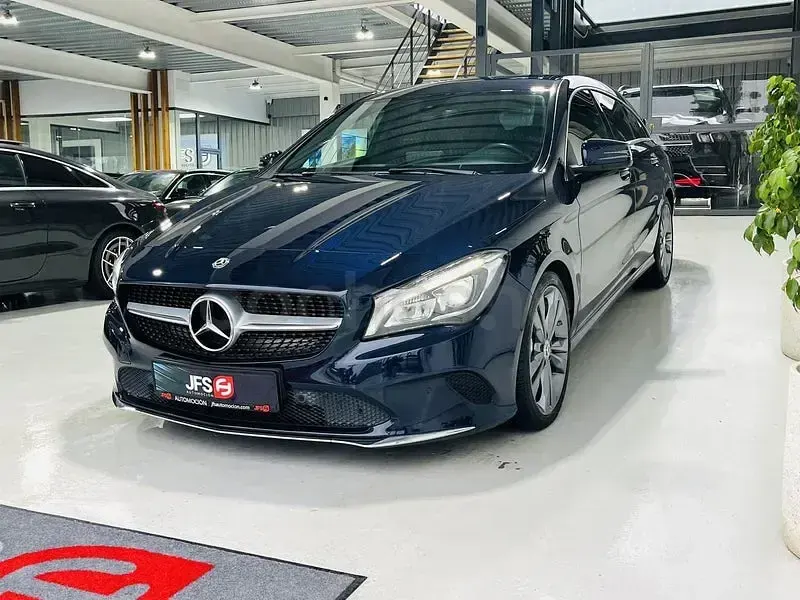 Käytetty Mercedes CLA200 Shooting Brake 136 HP (100 kW) 2018 Sininen Farmari