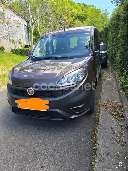 Usado Fiat Doblò Easy 95 CV (69 kW) 2016 Marrón Monovolumen