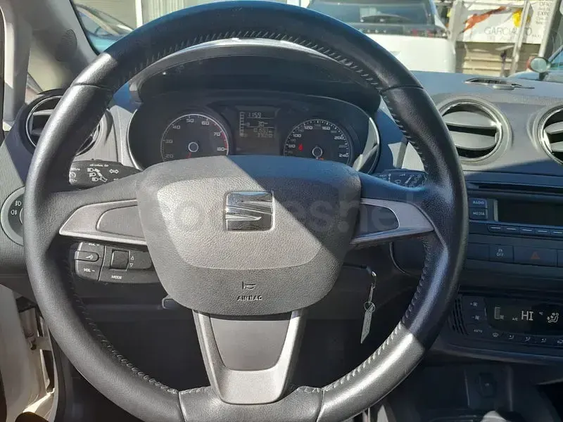 Usado Seat Ibiza Style 85 CV (62 kW) 2014 Blanco Berlina