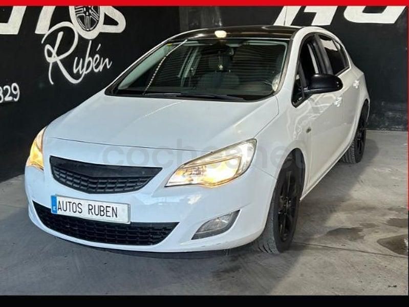 Usado Opel Astra Enjoy 110 CV (80 kW) 2010 Blanco Berlina