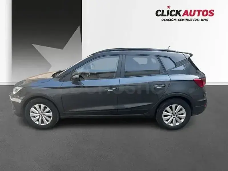 Usado Seat Arona Style 95 CV (69 kW) 2025 Gris / plata SUV