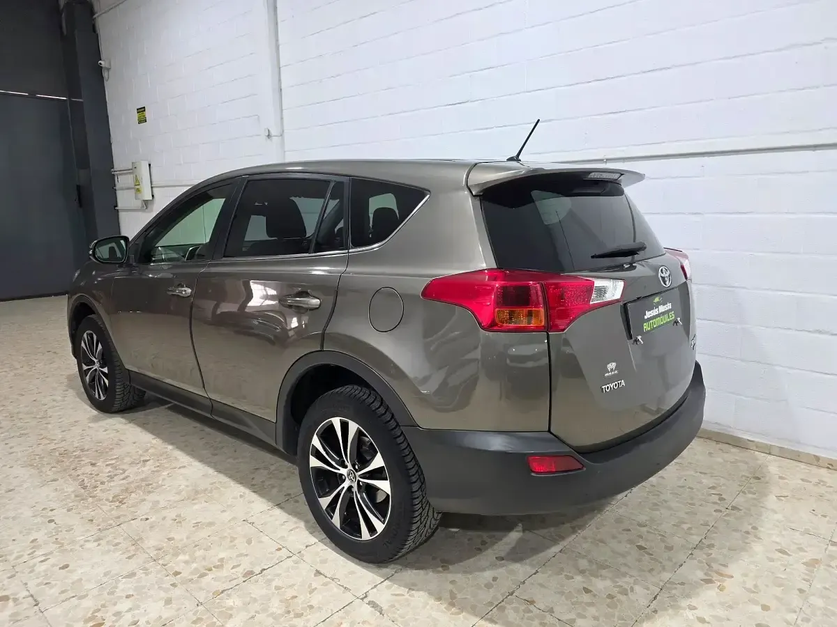 Usado Toyota RAV4 Advance 150 CV (110 kW) 2015 Gris / plata SUV