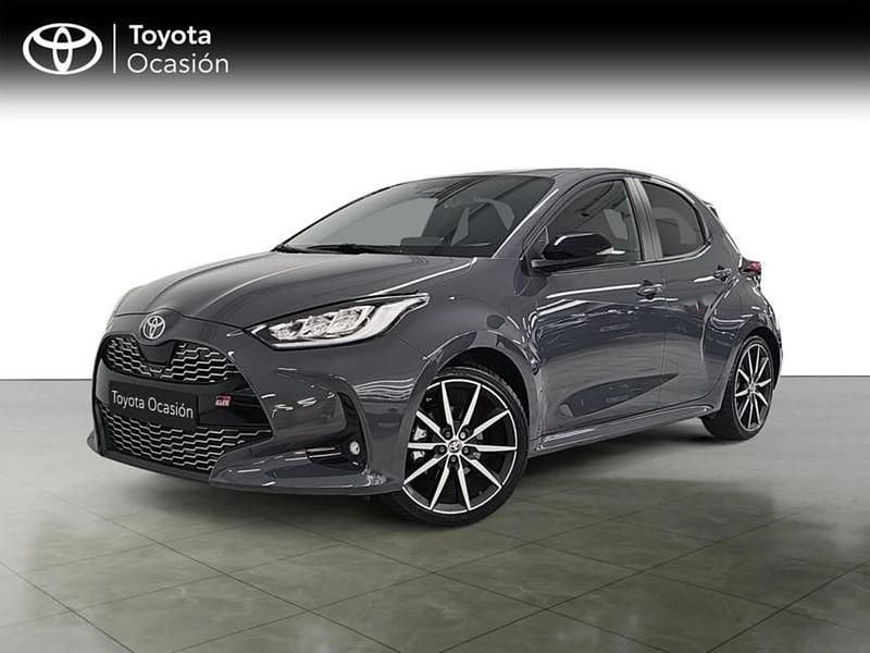 Usado Toyota Yaris Sport 130 CV (95 kW) 2025 Gris oscuro Utilitario
