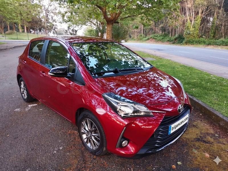 Usado Toyota Yaris Active 69 CV (50 kW) 2019 Granate Berlina