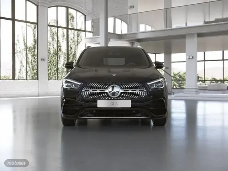 Usado Mercedes GLA200 AMG line 163 CV (119 kW) 2023 Negro SUV