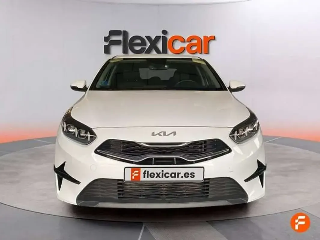 Usado Kia Ceed 136 CV (100 kW) 2023 Blanco Utilitario