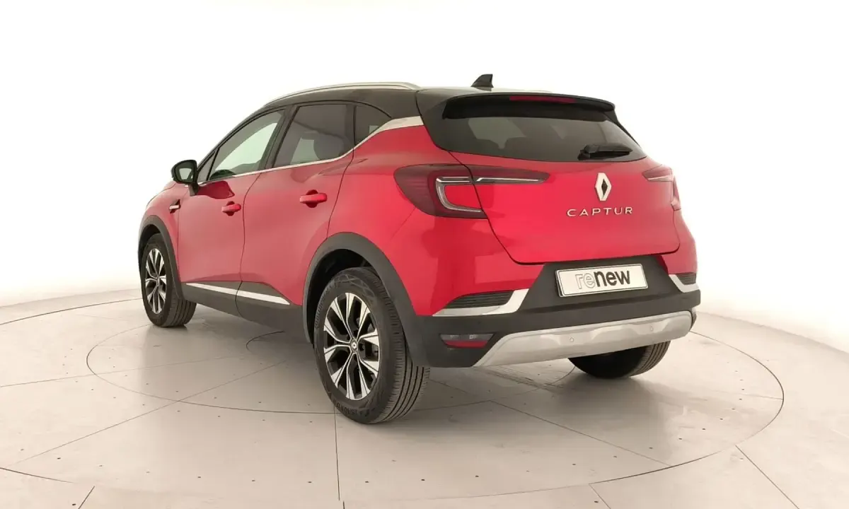 Usado Renault Captur Techno 140 CV (102 kW) 2022 Carrocer?a rojo deseo con techo negro brillante SUV