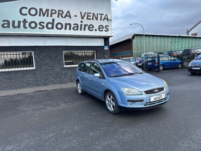 Gris Usado 2005 Ford Focus Ghia Familiar | 2800 € - Imagen 1/4