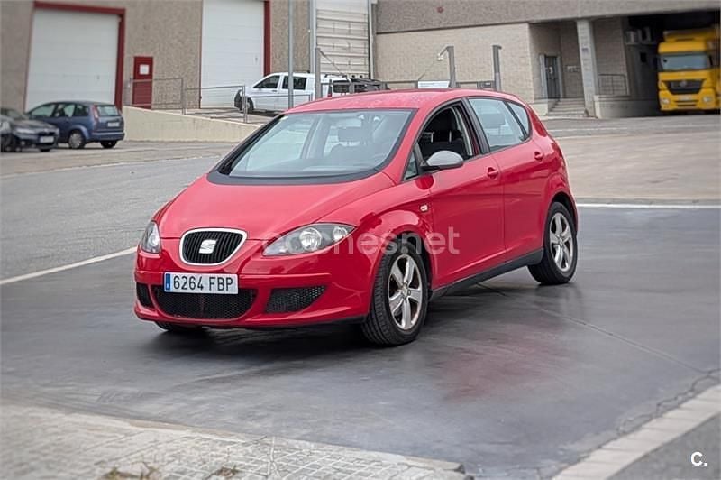 Usado Seat Altea Stylance 105 CV (77 kW) 2007 Rojo Monovolumen