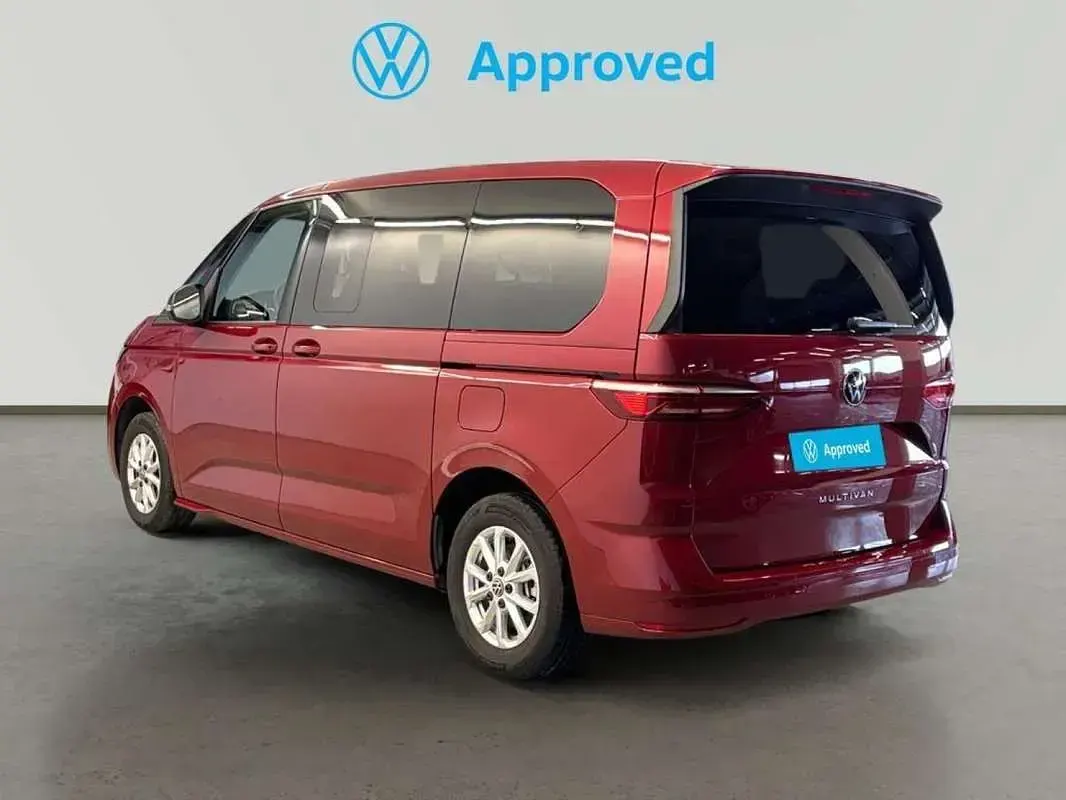 Usado VW Multivan 150 CV (110 kW) 2025 Rojo Monovolumen