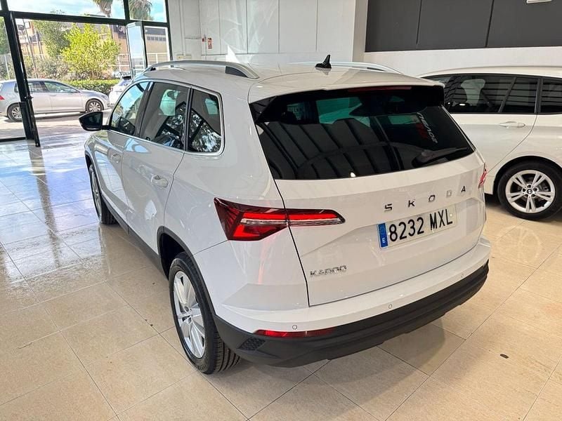 Usado Skoda Karoq Selection 116 CV (85 kW) 2024 Blanco SUV