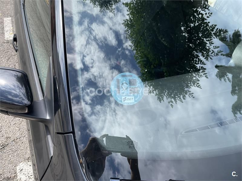 Usado Skoda Rapid Active 116 CV (85 kW) 2015 Negro Utilitario