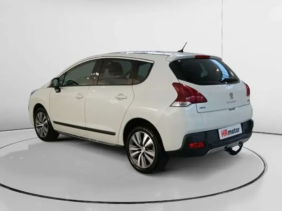 Usado Peugeot 3008 Allure 132 CV (97 kW) 2016 Blanco SUV