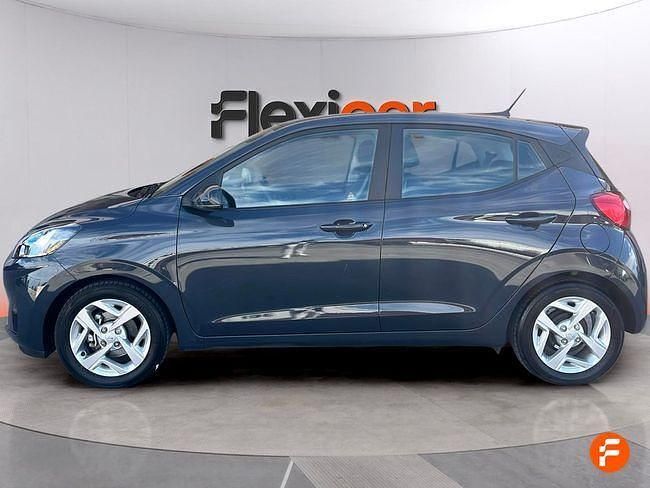 Usado Hyundai i10 67 CV (49 kW) 2022 Gris Utilitario