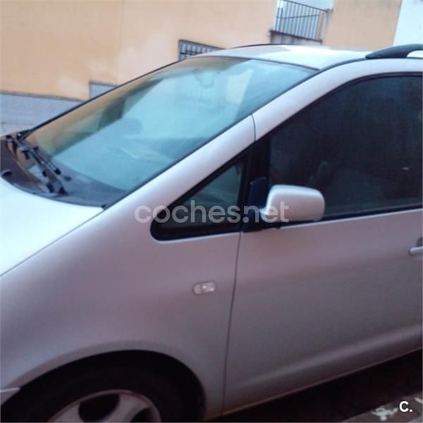 Usado Seat Alhambra 115 CV (84 kW) 2001 Gris / plata Monovolumen