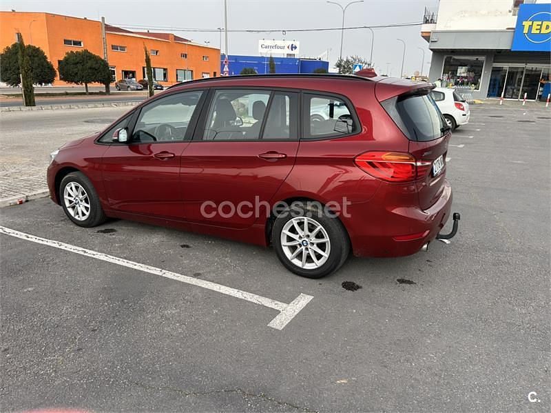 Usado BMW 218 150 CV (110 kW) 2017 Rojo Familiar