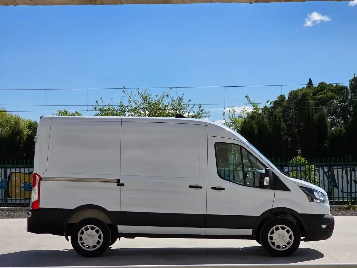 Usado Ford Transit Trend 131 CV (96 kW) 2022 Blanco Van