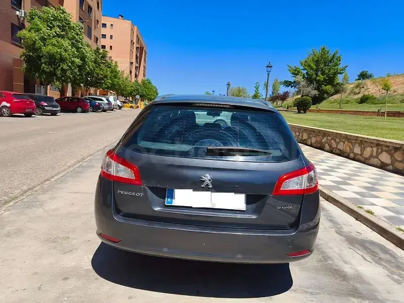 Usado Peugeot 508 SW Access 120 CV (88 kW) 2015 Gris / plata Familiar