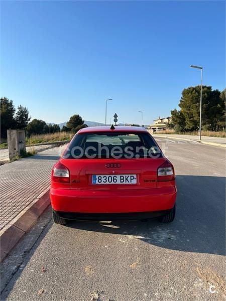 Usado Audi A3 Ambiente 110 CV (80 kW) 2001 Rojo Utilitario