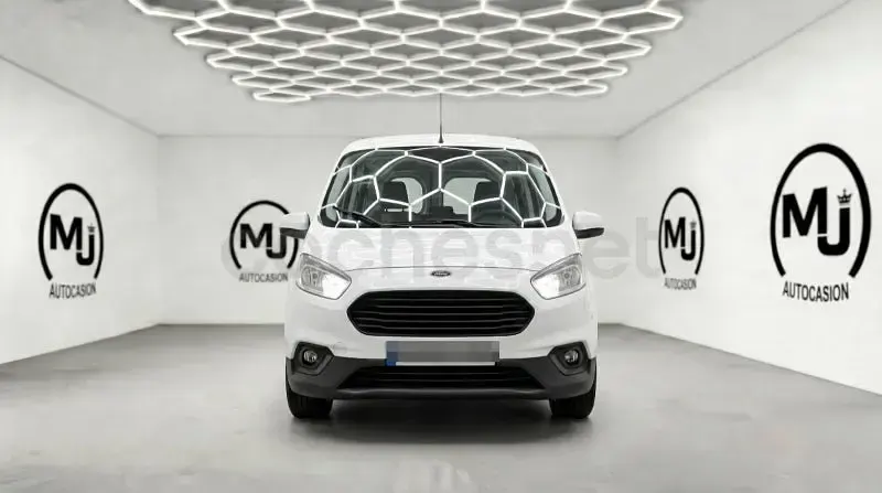 Usado Ford Tourneo Courier Ambiente 75 CV (55 kW) 2019 Blanco Monovolumen