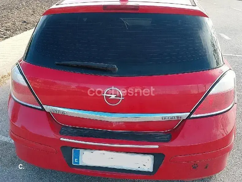 Usado Opel Astra Cosmo 100 CV (73 kW) 2005 Rojo Berlina