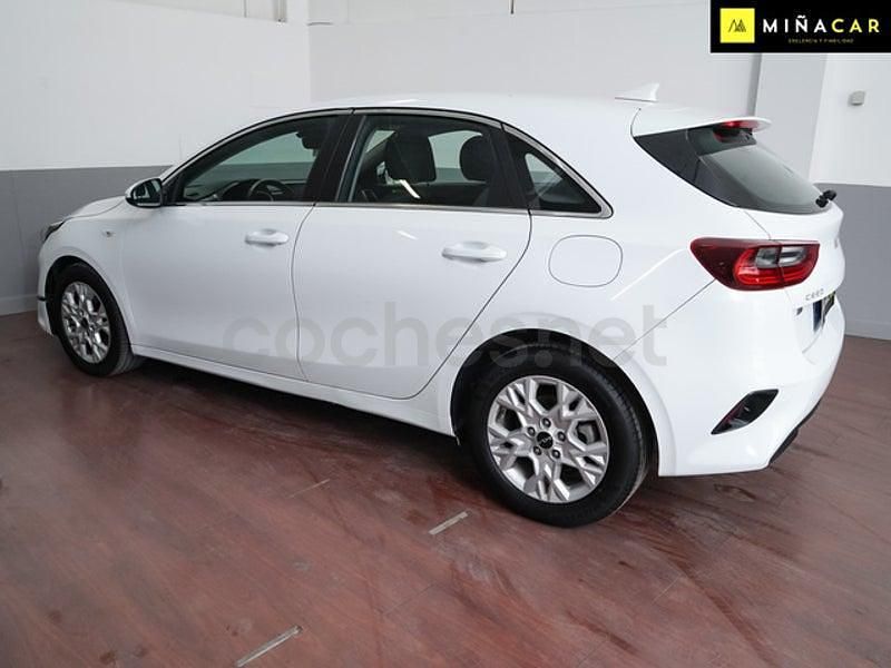 Usado Kia Ceed 120 CV (88 kW) 2023 Blanco Utilitario