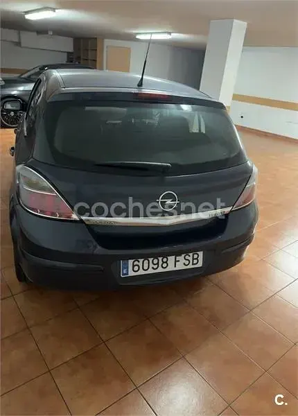 Usado Opel Astra Enjoy 120 CV (88 kW) 2007 Azul Berlina