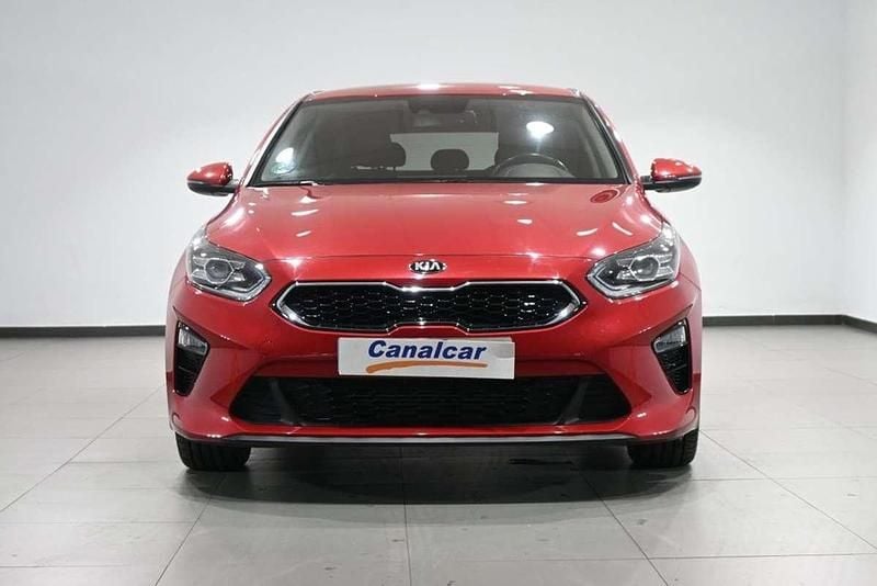 Usado Kia Ceed 136 CV (100 kW) 2021 Rojo Utilitario