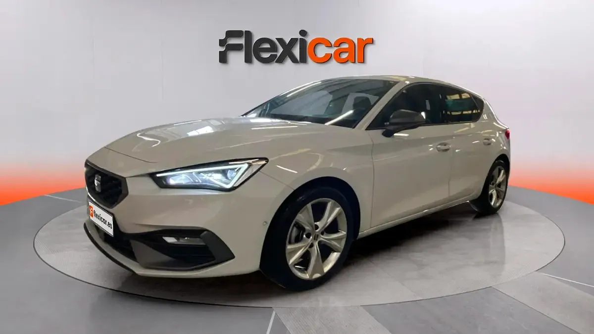 Usado Seat Leon Style 116 CV (85 kW) 2024 Blanco Utilitario