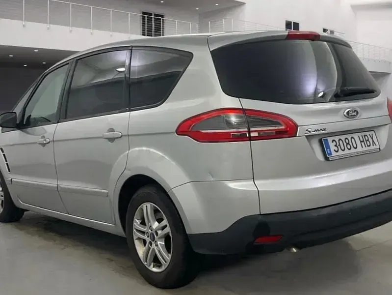 Usado Ford S-MAX Trend 140 CV (102 kW) 2012 Gris / plata Monovolumen
