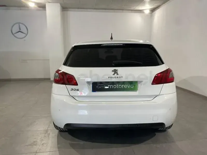 Usado Peugeot 308 Active 110 CV (80 kW) 2020 Blanco Berlina