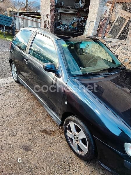 Usado Seat Ibiza Sport 110 CV (80 kW) 2000 Negro Berlina