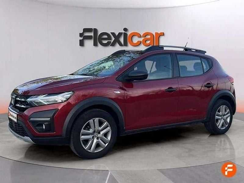 Usado Dacia Sandero Comfort 91 CV (66 kW) 2022 Burdeos Utilitario