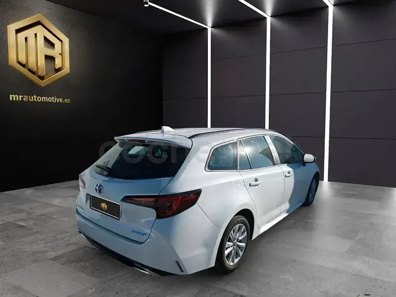 Usado Toyota Corolla Business Edition 122 CV (89 kW) 2023 Blanco Familiar