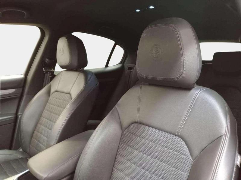 Usado Alfa Romeo Stelvio Sprint 200 CV (147 kW) 2022 Gris SUV