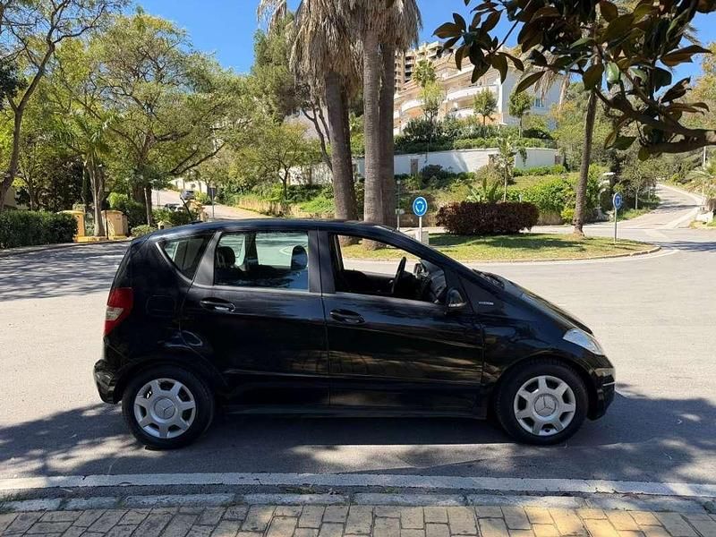Usado Mercedes A160 82 CV (60 kW) 2011 Negro Utilitario