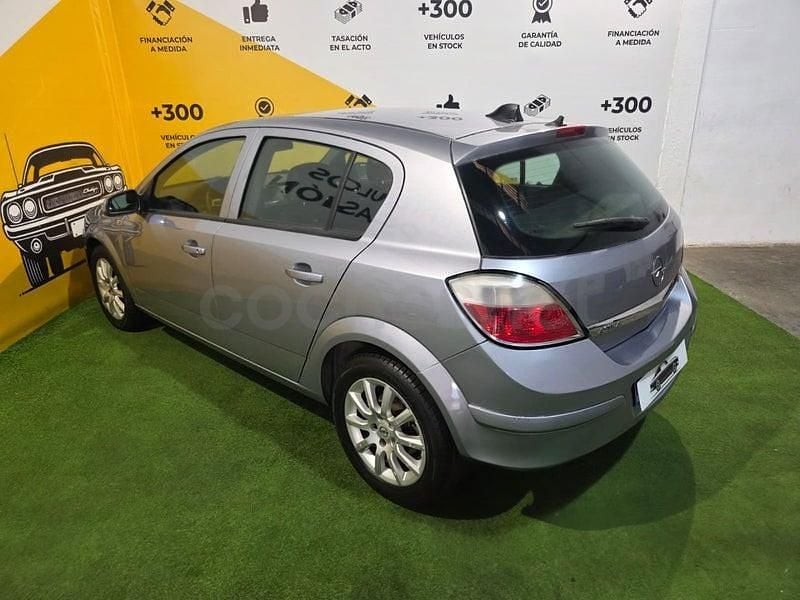Usado Opel Astra Enjoy 100 CV (73 kW) 2005 Gris / plata Berlina