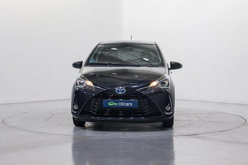 Usado Toyota Yaris Hybrid Active 100 CV (73 kW) 2018 Negro Berlina