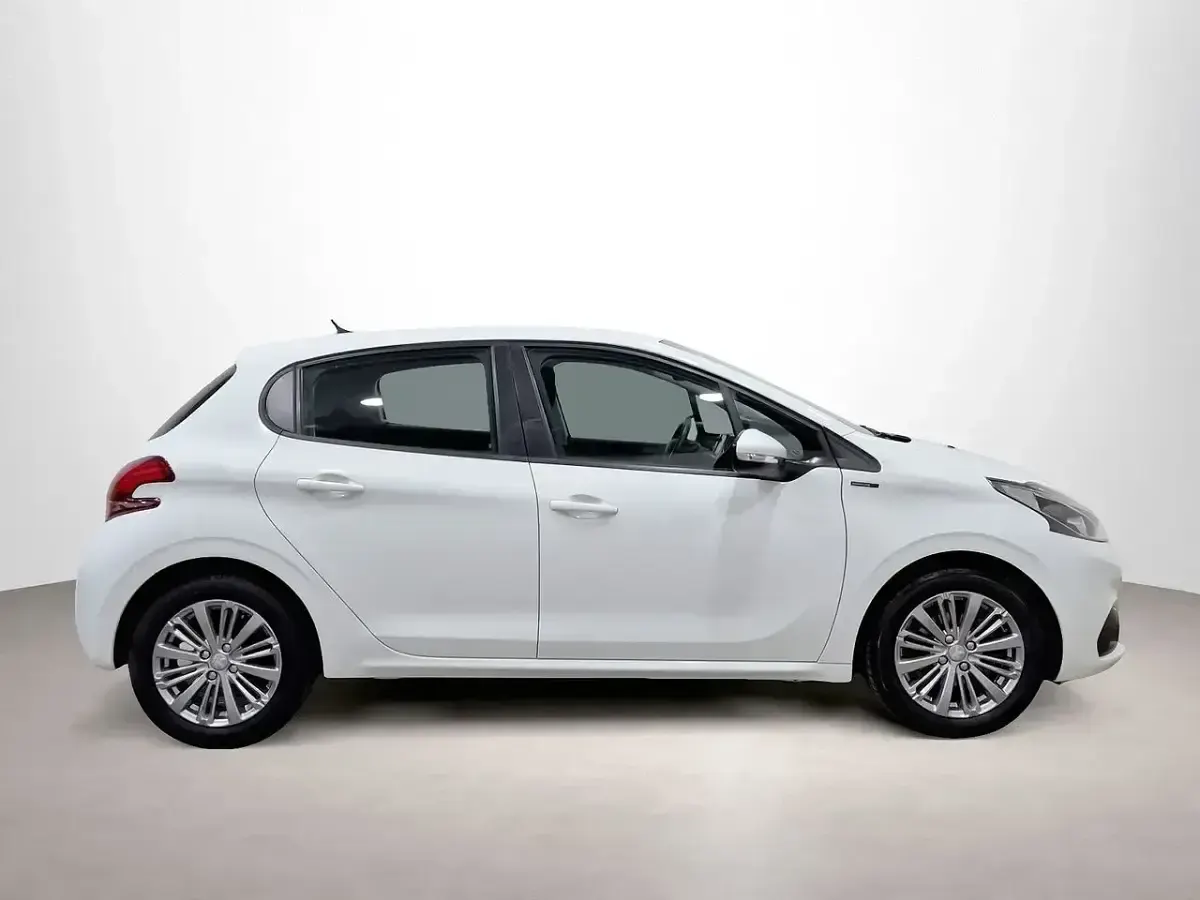 Usado Peugeot 208 Signature Sky 83 CV (61 kW) 2019 Blanco Utilitario