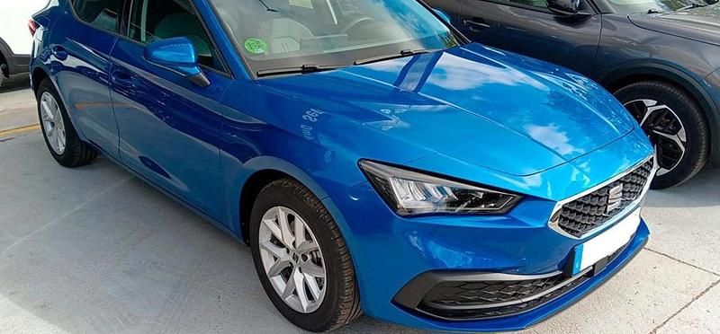Używany Seat Leon Style 110 KM (80 kW) 2024 Niebieski Sedan/Limuzyna