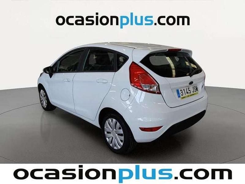 Usado Ford Fiesta Trend 75 CV (55 kW) 2016 Blanco Utilitario
