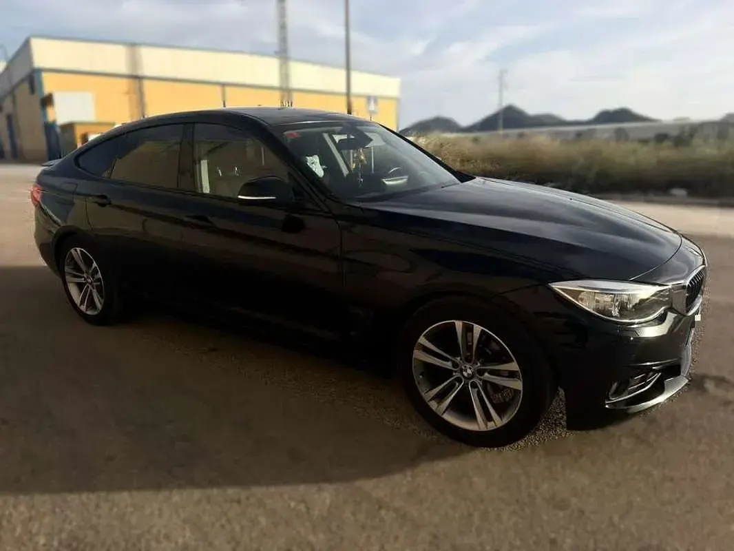 Usado BMW 318 143 CV (105 kW) 2014 Negro Berlina