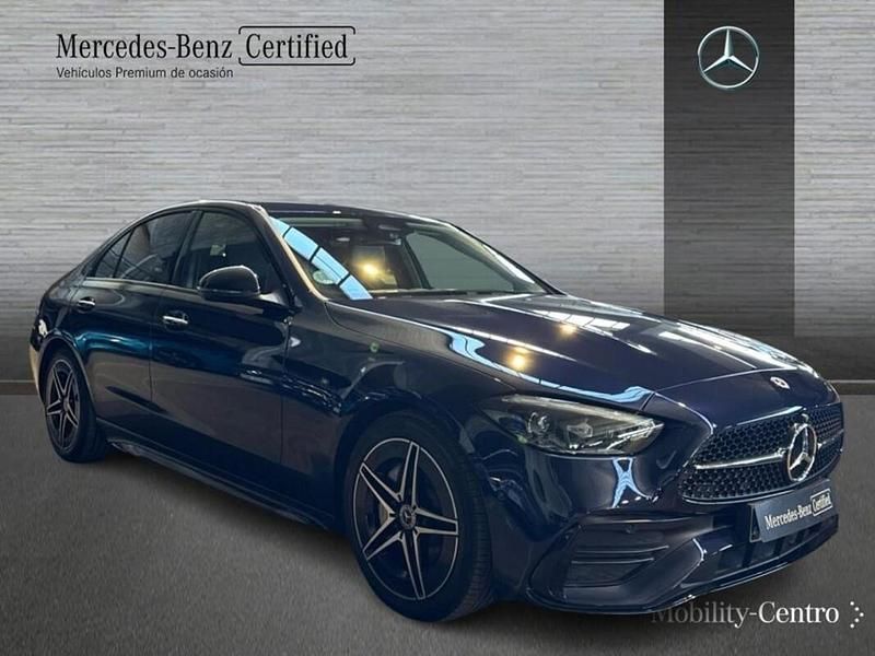 Usado Mercedes C220 AMG line 200 CV (147 kW) 2022 Cavansitblau  metallic paint Berlina