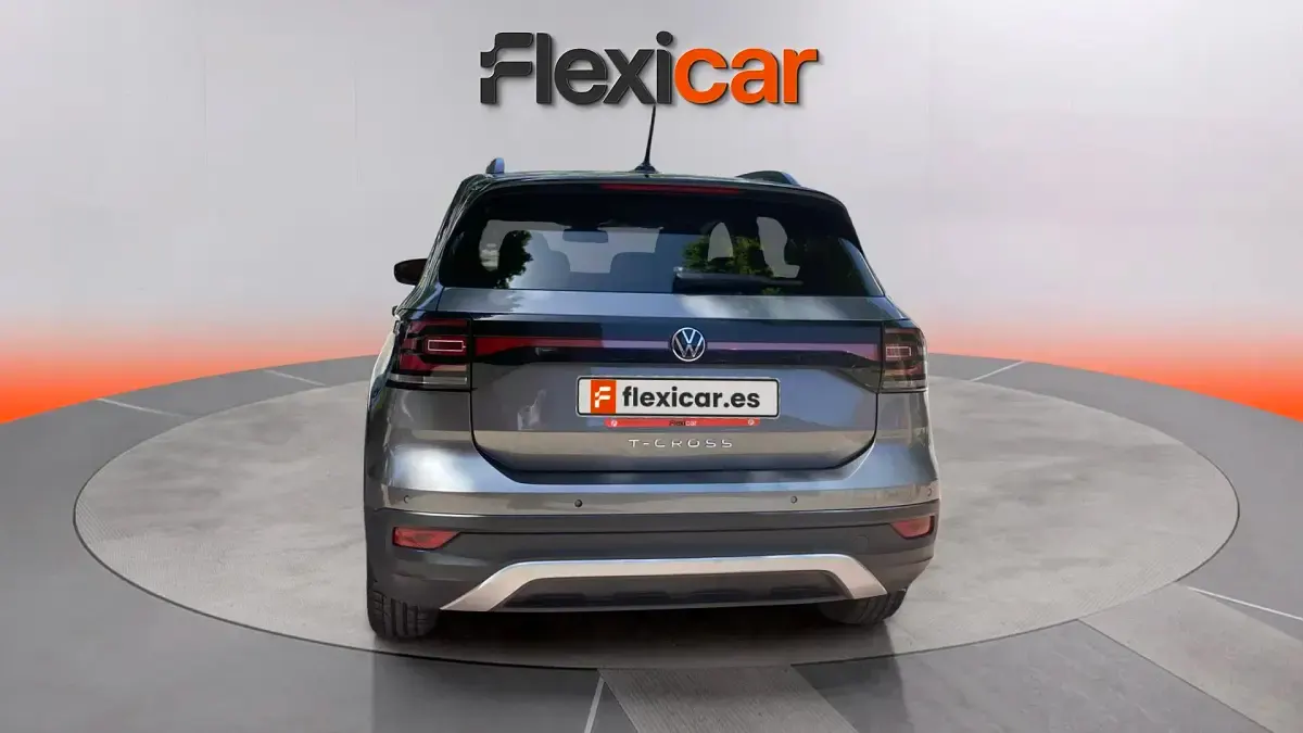Usado VW T-Cross Advance 110 CV (80 kW) 2021 Gris SUV