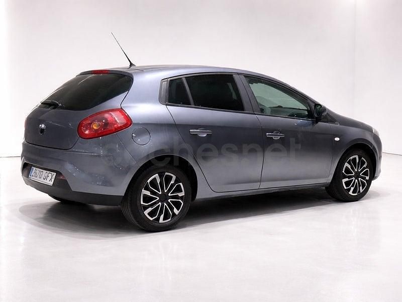 Usado Fiat Bravo Dynamic 120 CV (88 kW) 2010 Gris / plata Utilitario